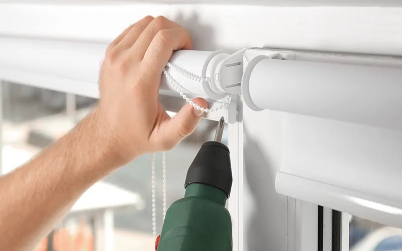 Roller Blinds Fitting