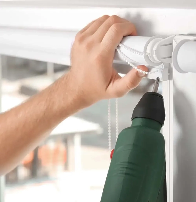 roller blinds fixing by Dubai Expert